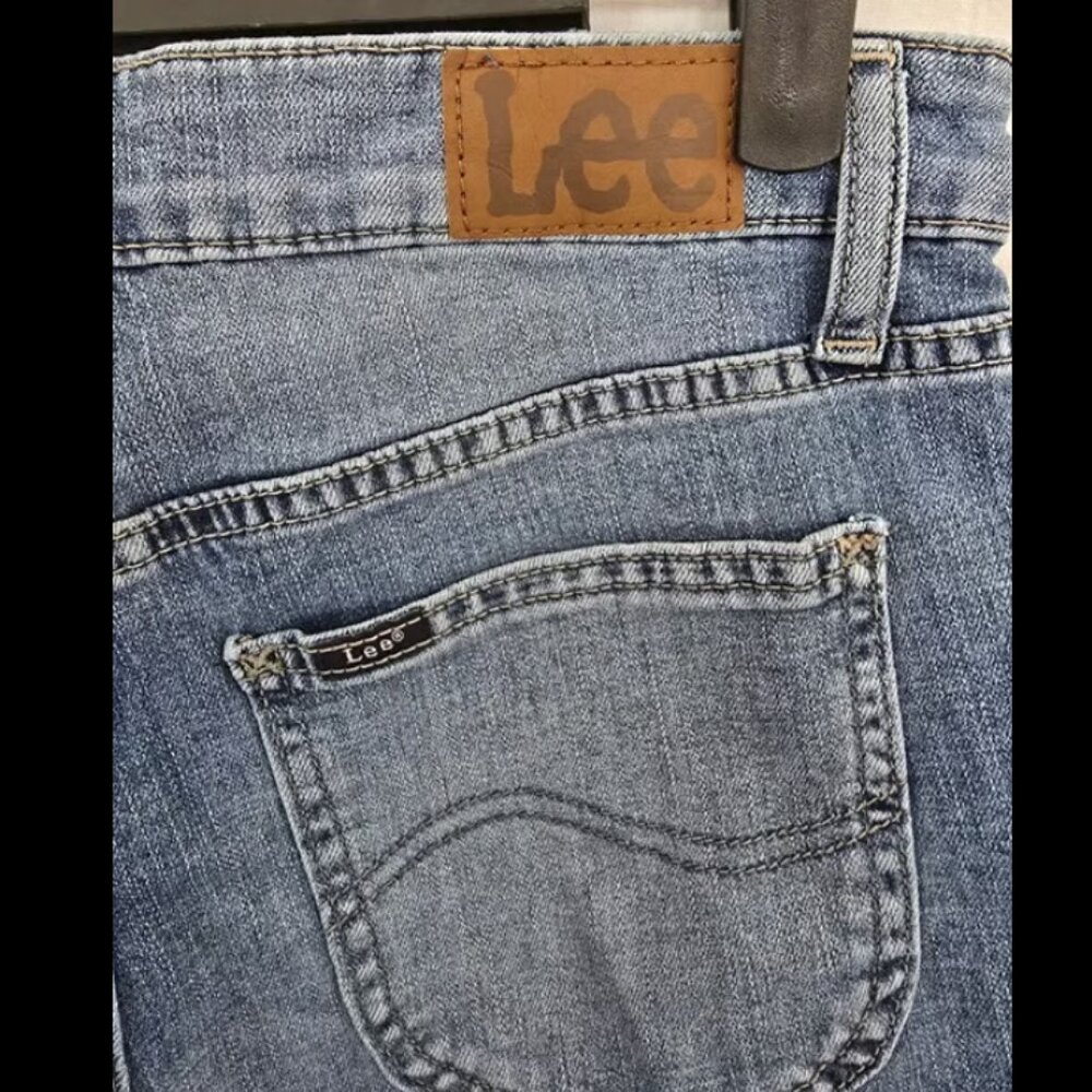 Ladies Lee Regular Fit, Mid Rise Capris - Size 6M - Picture 4 of 4